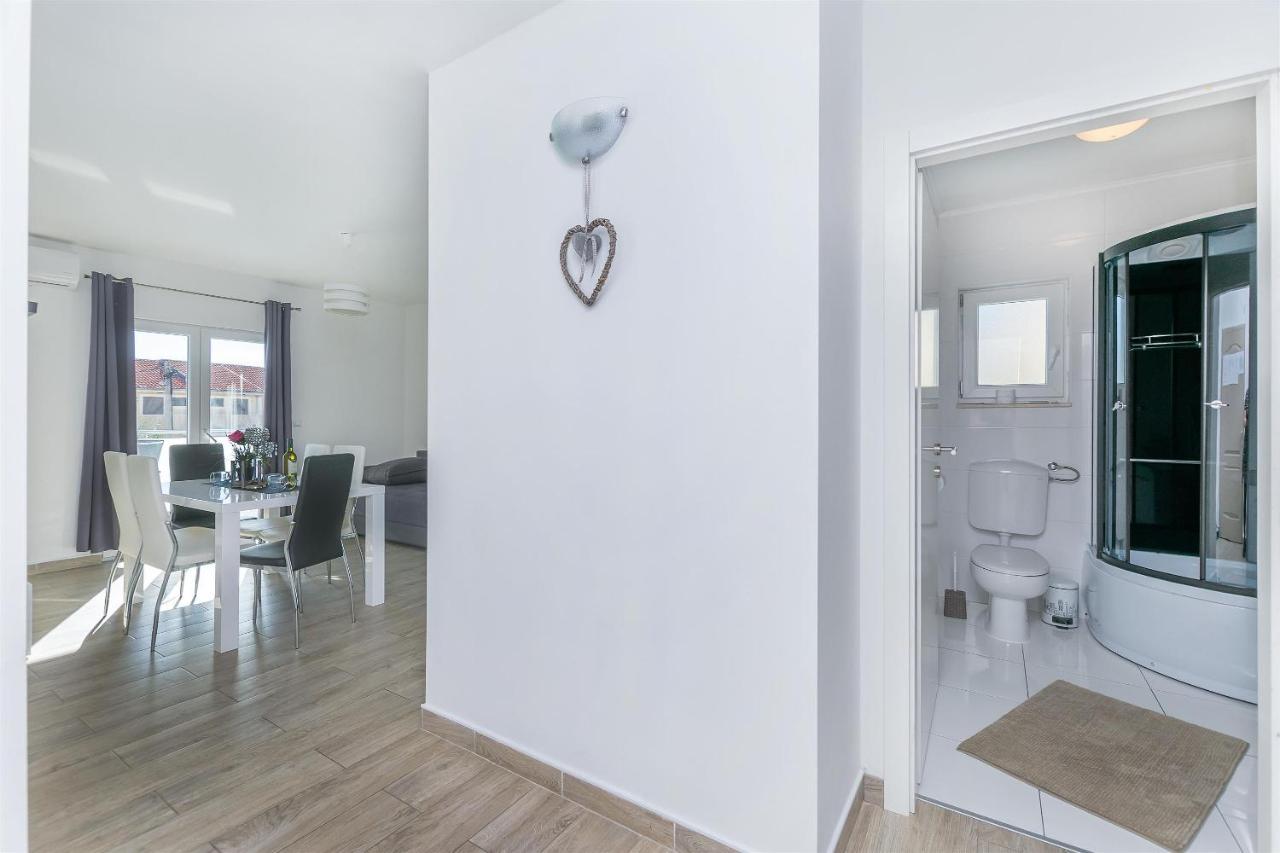 Apartments Lorenzo لوكفا روجوزنيكا المظهر الخارجي الصورة