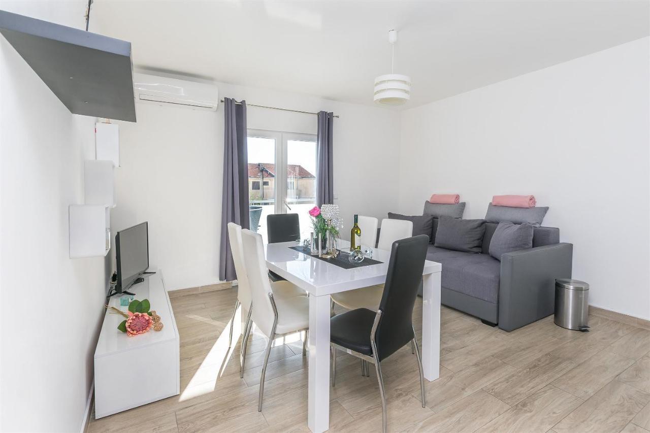 Apartments Lorenzo لوكفا روجوزنيكا المظهر الخارجي الصورة