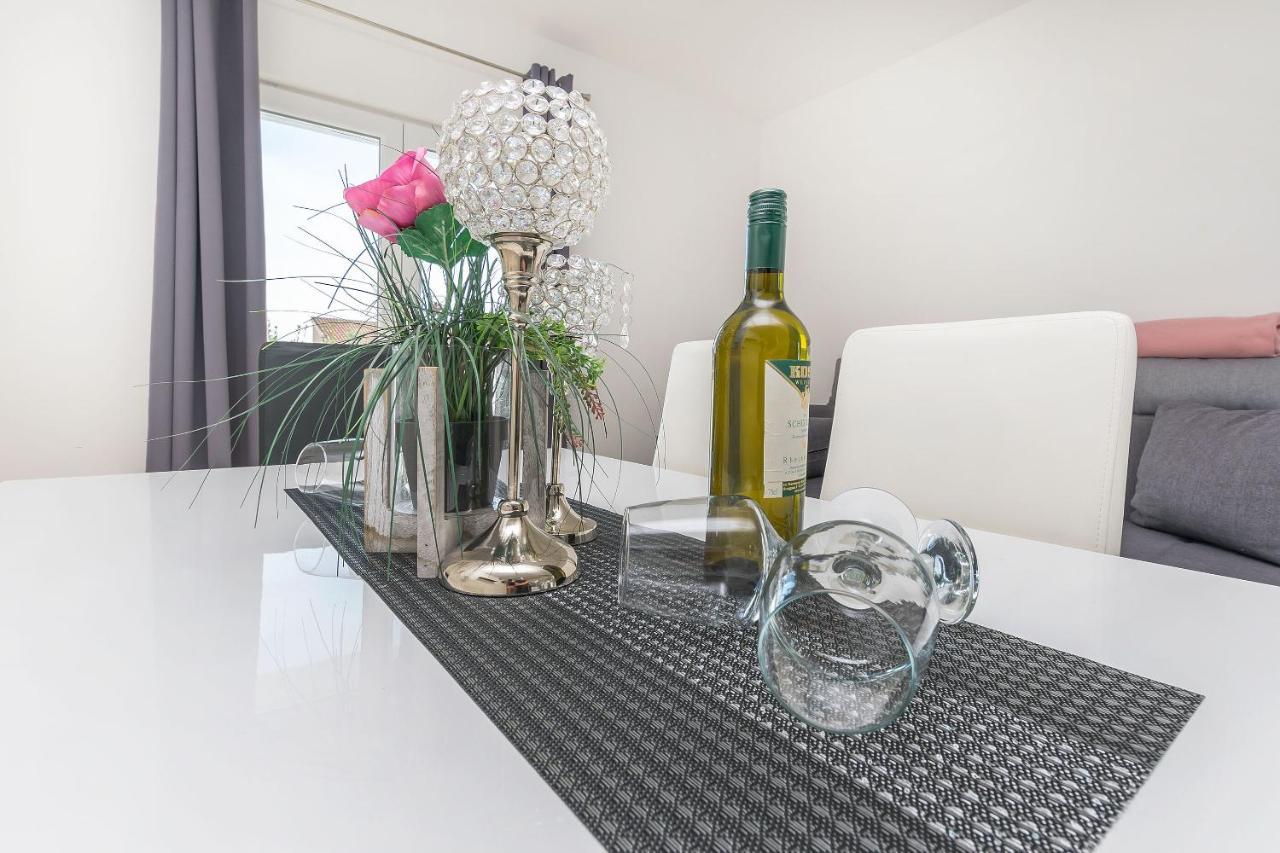 Apartments Lorenzo لوكفا روجوزنيكا المظهر الخارجي الصورة