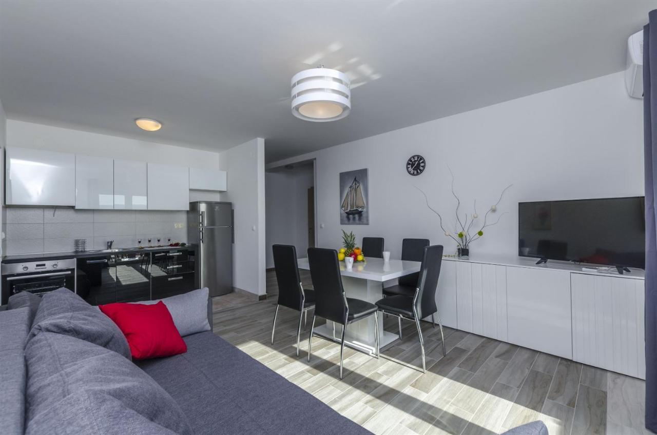 Apartments Lorenzo لوكفا روجوزنيكا المظهر الخارجي الصورة