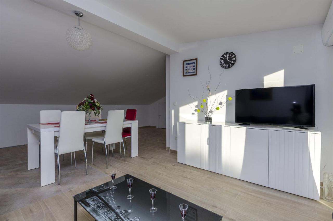 Apartments Lorenzo لوكفا روجوزنيكا المظهر الخارجي الصورة